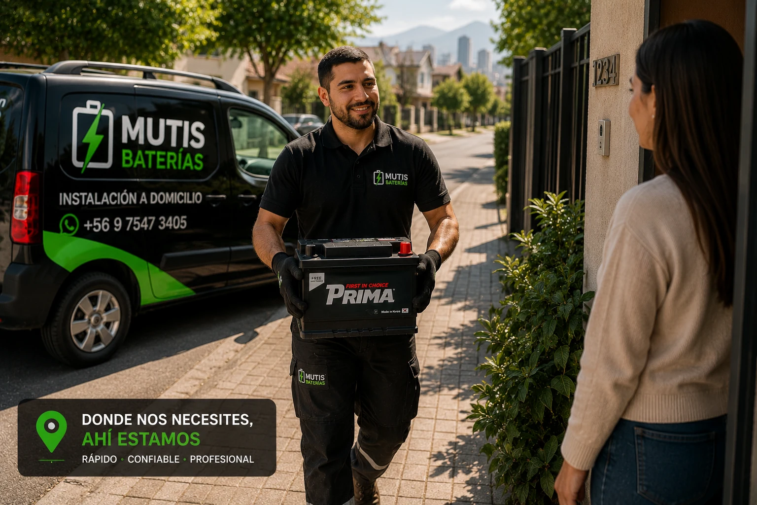 Técnico de Mutis Baterías llegando a un domicilio para realizar el servicio de cambio de batería
